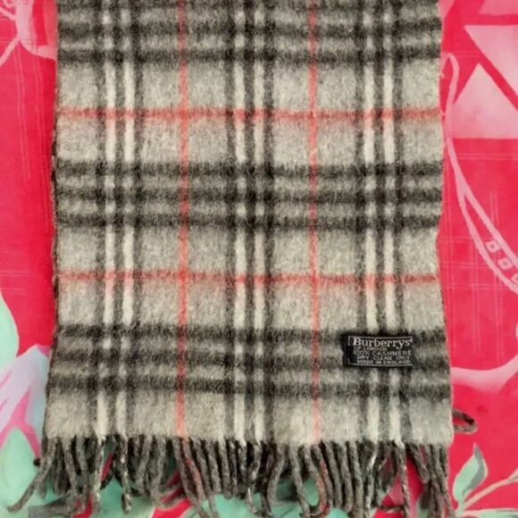 Classic Burberry scarf vintage cashmere